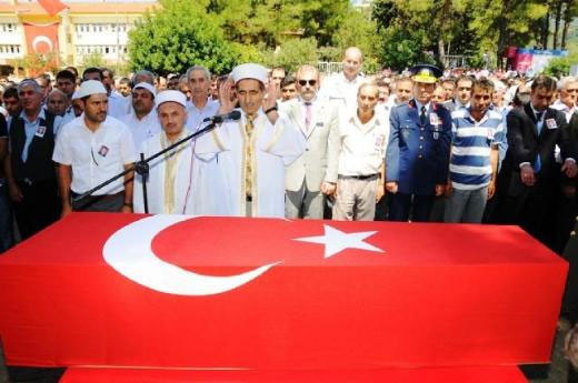 Son yolculuğuna böyle uğurlandı - Resim: 2