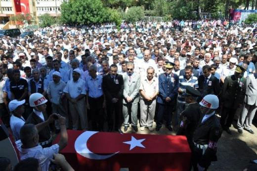 Son yolculuğuna böyle uğurlandı - Resim: 3