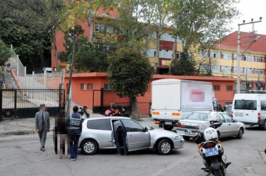 Polis çalılık aralarından öğrenci aradı! - Resim: 2