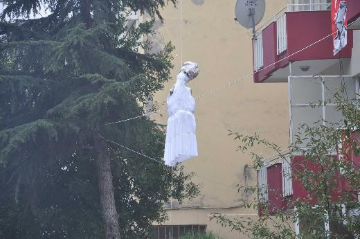 Kız yurdu önünde bulundu - Resim: 3