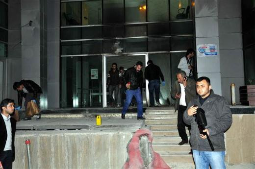 Hakkari'de üniversiteye saldırı - Resim: 2