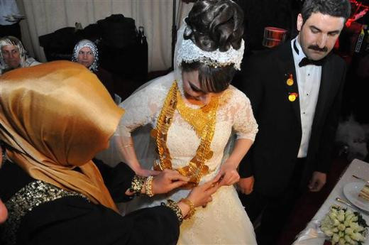  AK Partili vekilin düğününde dolar yarışı - Resim: 2