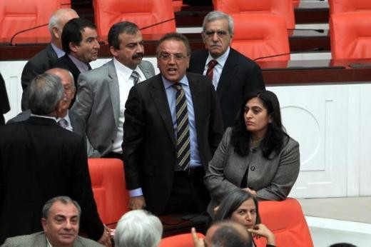 Kapalı oturumda kavga çıktı - Resim: 1