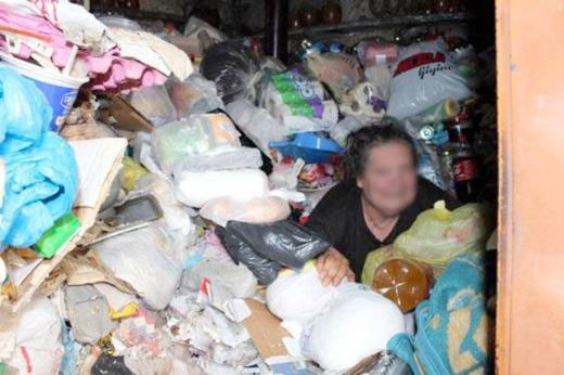 2 odalı evden tam 17 traktör çöp çıktı! - Resim: 1