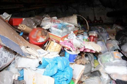 2 odalı evden tam 17 traktör çöp çıktı! - Resim: 3