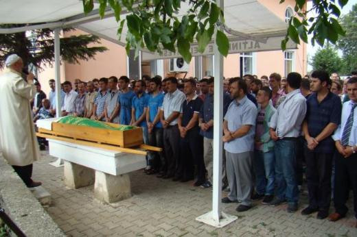 Biri sedyede diğeri tabutta - Resim: 1