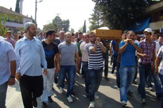 Biri sedyede diğeri tabutta - Resim: 4