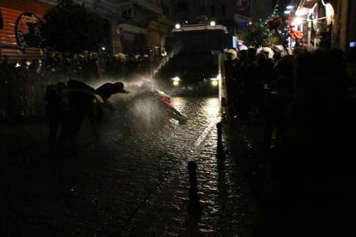 Taksim'deki gösteriye polis müdahalesi - Resim: 2