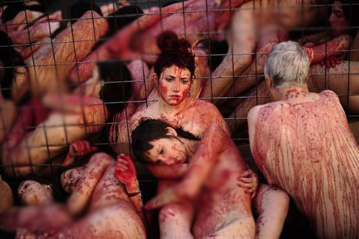 Hayvanları çıplak bedenleri ile savundular - Resim: 1