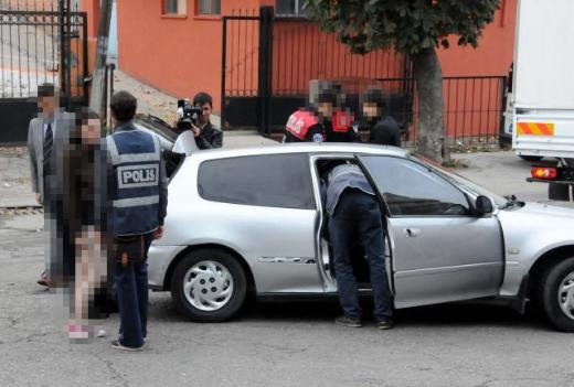Polis çalılık aralarından öğrenci aradı! - Resim: 3