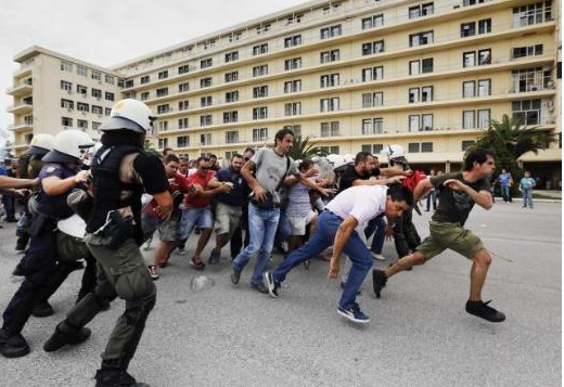 Maaşlarını alamayınca isyan çıkardılar! - Resim: 3