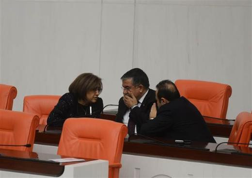 TBMM’de Egemen Bağış’a protesto - Resim: 2