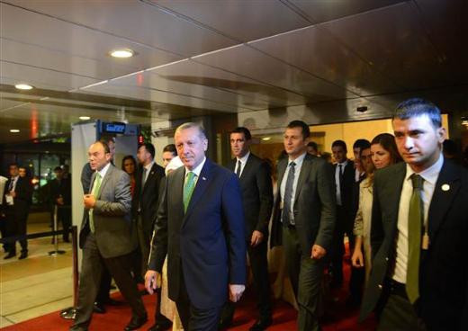 Erdoğan düğünde şarkıya eşlik etti - Resim: 2