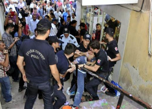 Merdiven boyayanlar gözaltında - Resim: 2