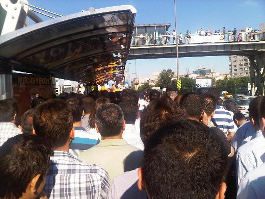  Metrobüs çilesi devam ediyor - Resim: 1