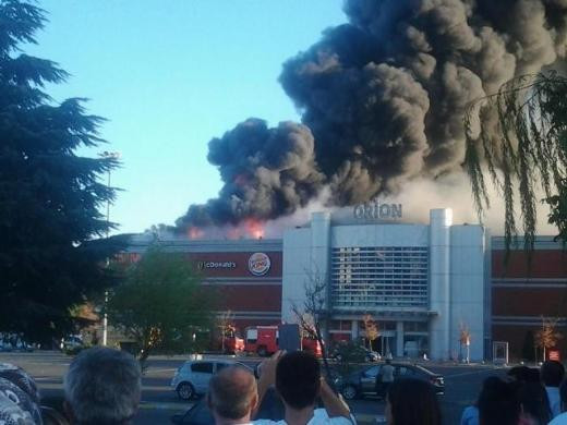 Çorlu'da korkutan AVM yangını - Resim: 1