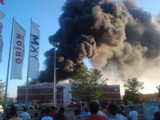 Çorlu'da korkutan AVM yangını - Resim: 3