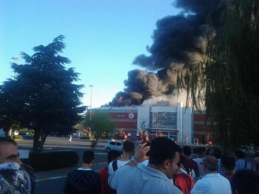 Çorlu'da korkutan AVM yangını - Resim: 4