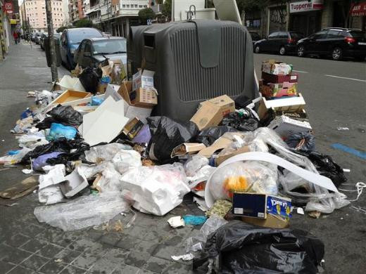 Madrid sokaklarında çöpler dağ gibi büyüyor - Resim: 2