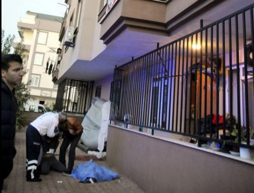 Çok acı ayaklarına kapandı, ellerini öptü ama... - Resim: 1