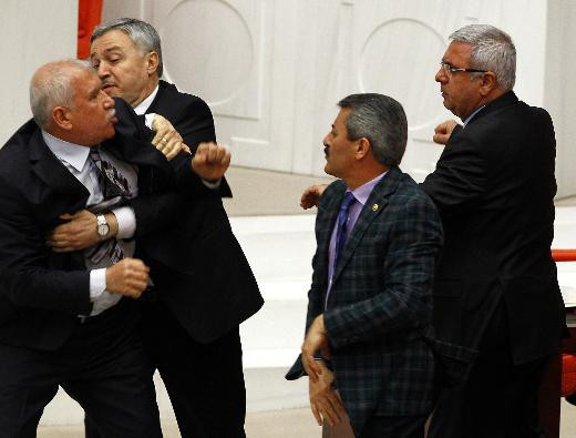 Esad tartışmasında yumruklar konuştu - Resim: 4