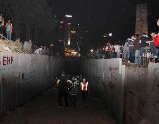 Gezi Parkı'nda arbede: 2 yaralı - Resim: 3