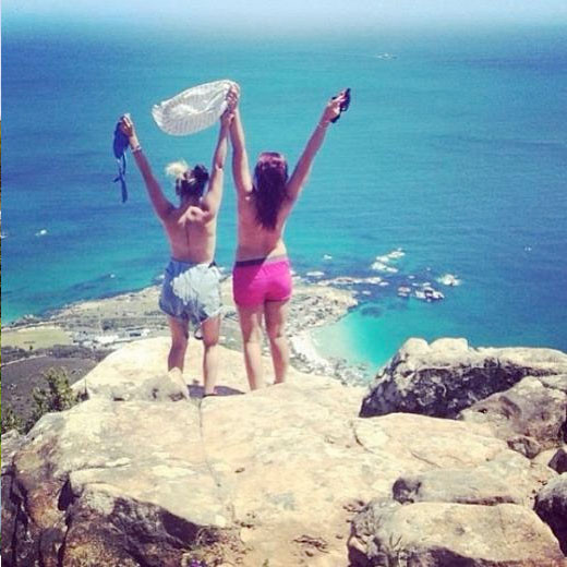 Üstsüz pozlar sosyal medyada bir anda yayıldı! - Resim: 2