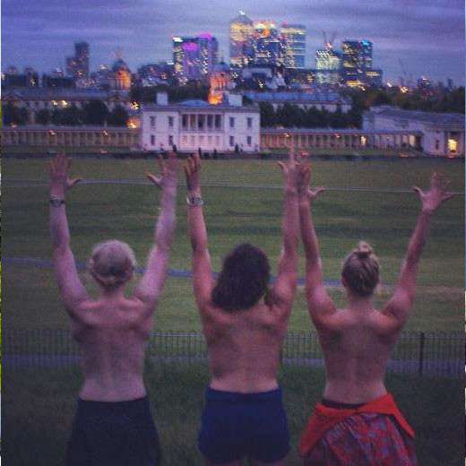 Üstsüz pozlar sosyal medyada bir anda yayıldı! - Resim: 3