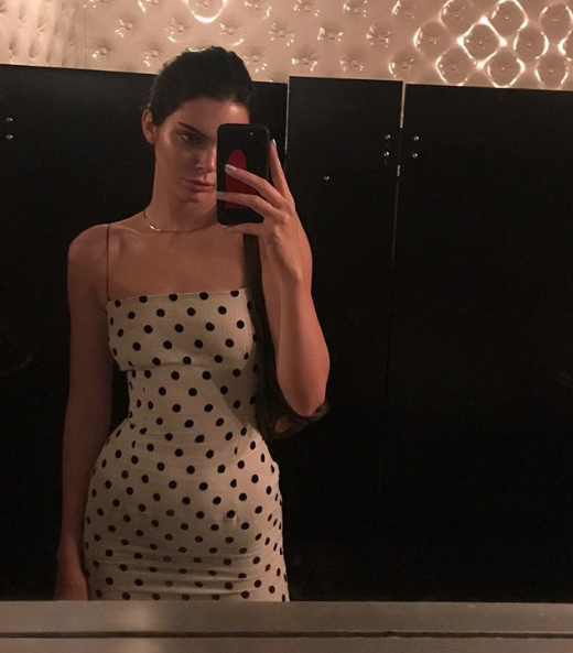Kendall Jenner çıplak fotoğraflarını paylaştı ayakları olay oldu - Resim: 2