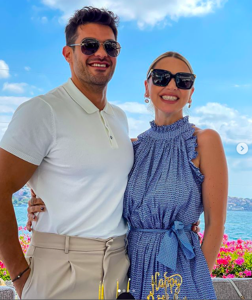 Hadise kural bozdu görümce ile ilk pozu paylaştı müstakbel eşinin ailesine bakın - Resim: 1