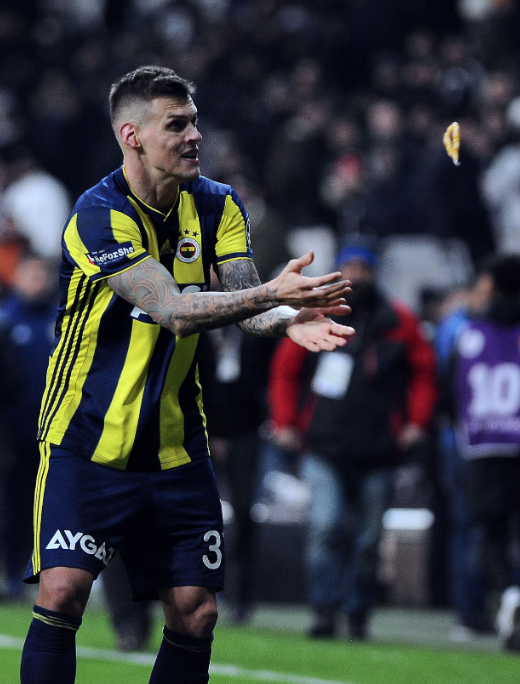 Skrtel tribünden atılan tesbihi geri verdi - Resim: 3