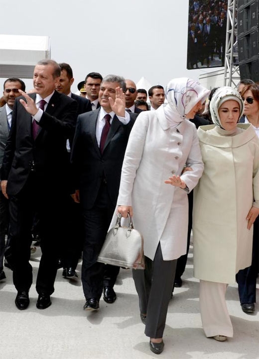 Hayrünnisa Gül ve Emine Erdoğan el ele - Resim: 2