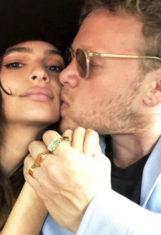 'Çıplaklığımdan utanmıyorum' demişti! Yine çırılçıplak soyundu - Resim: 2