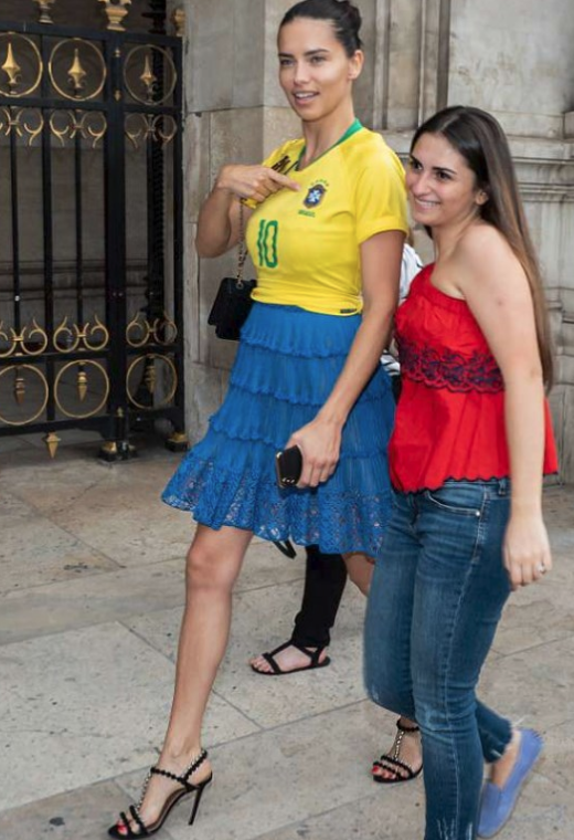 Brezilya tur atladı Adriana Lima kendinden geçti! - Resim: 1