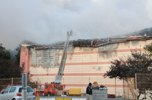 Alışveriş merkezi kül oldu - Resim: 1