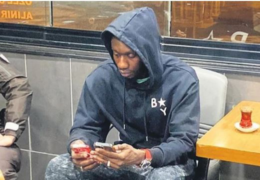 Mbaye Diagne'ye hırsızlık suçlaması! Hakkında zorla getirilme kararı çıktı - Resim: 0