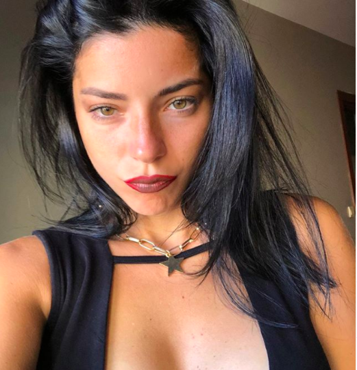 İç çamaşırsız sokağa çıktı Merve Boluğur dekoltesi kızdırdı! - Resim: 1