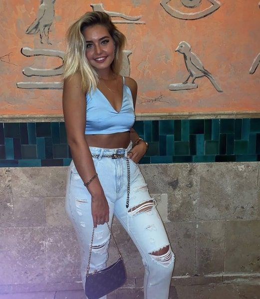 Survivor'ın Aycan Yanaç'ı göğüs ucu krizi çıkardı! O pozuna yorum yağdı - Resim: 4