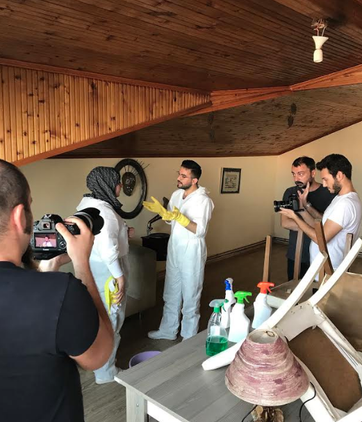 Kadir Ezildi'nin hastalığı ne? Erkek kardeşine tüylerini aldırıyor annesi çıldırıyor - Resim: 3