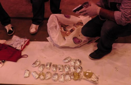 Sütyenin içindeki şaşırttı! - Resim: 3