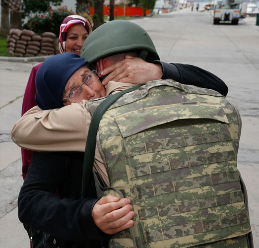 Annelerden askerdeki oğullarına büyük sürpriz - Resim: 3