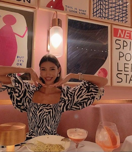 Şevval Şahin'in defile sonrası pozları olay oldu takipçileri ikiye ayrıldı - Resim: 1