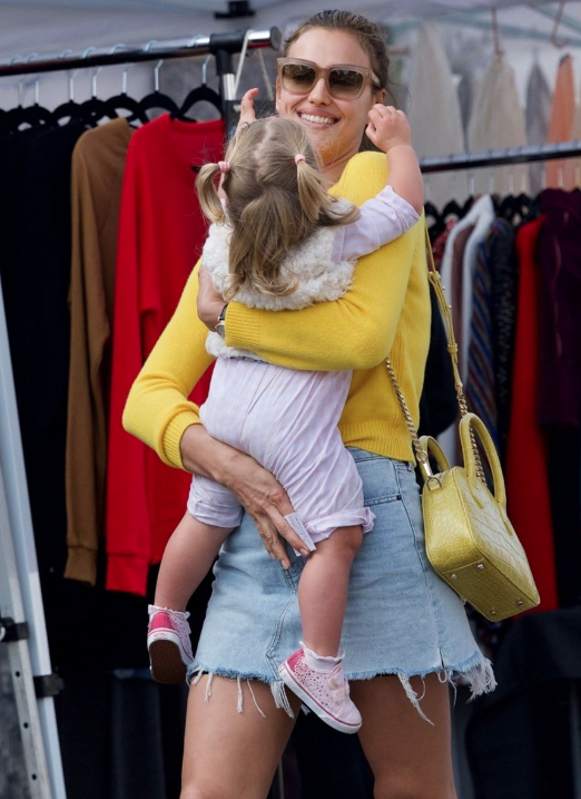 Irina Shayk pazara çıktı kızı rahat bırakmadı - Resim: 1