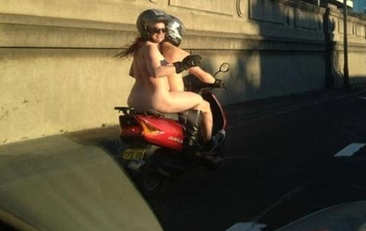 Genç kız ve erkek arkadaşı soyundu ve... - Resim: 1