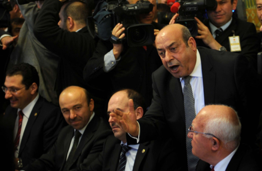 Vekiller sıkışınca yine kapıştılar - Resim: 3