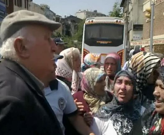 Eyüp Sultan'da 'para dağıtan adam' izdihamı - Resim: 3