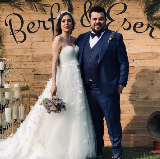 Eser Yenenler'in eşi Berfu Yıldız'a Acun Ilıcalı'dan dudak uçuklatan hediye - Resim: 1