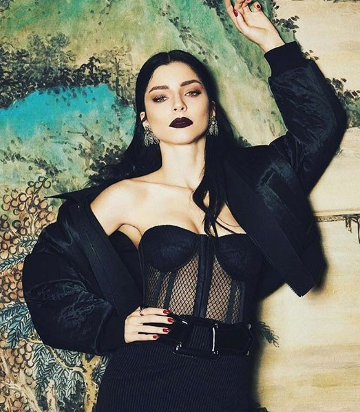 Merve Boluğur'un saçlarına aklar yağdı olaya bakın! - Resim: 2