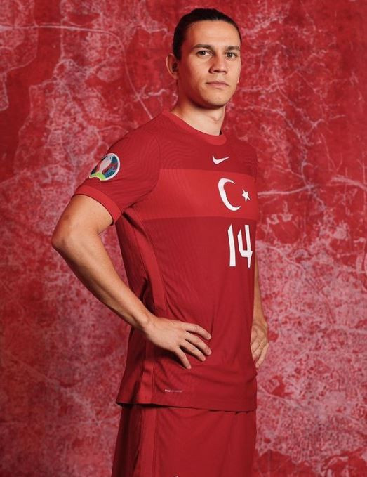 Galatasaraylı Taylan Antalyalı'nın Pride LBGT tişörtüne şarkıcı Edis Görgülü'den destek - Resim: 2