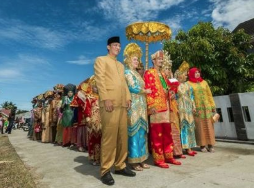 Bu adada erkekler 'gelin' oluyor! Bekaretlerini ise...  - Resim: 1